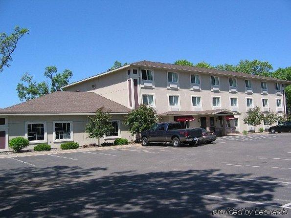 Budget Host Inn & Suites North Branch Exteriör bild