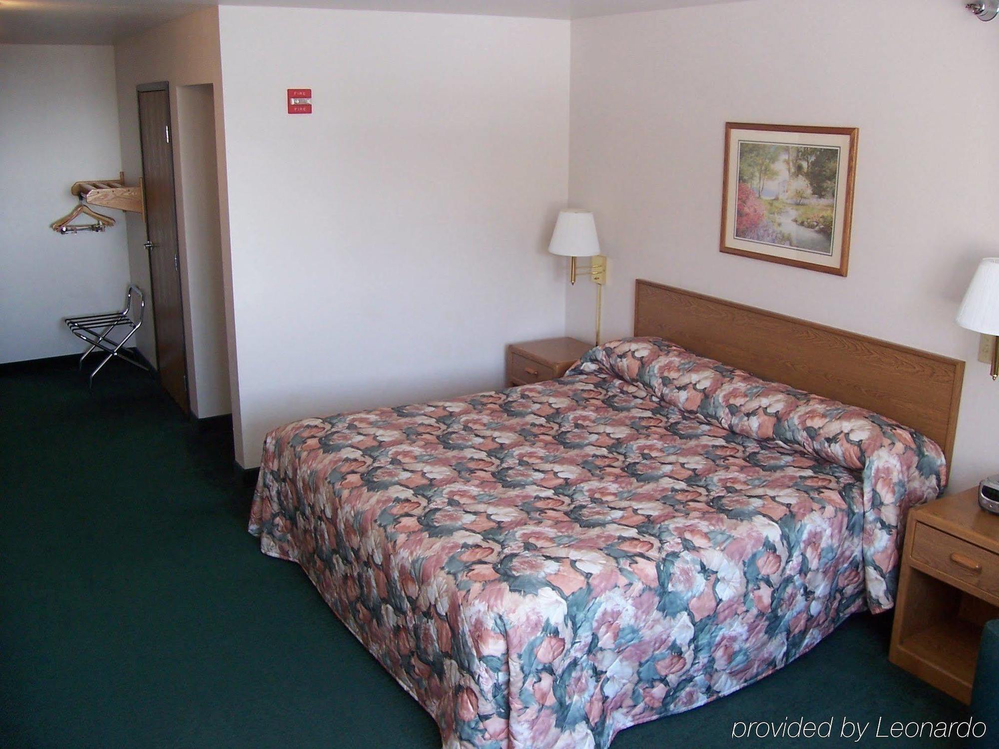 Budget Host Inn & Suites North Branch Rum bild